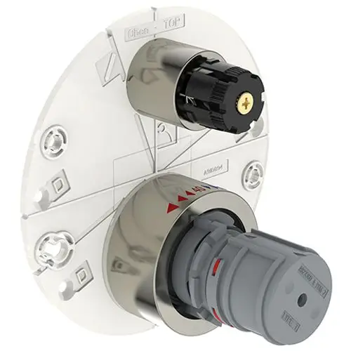 Ideal Standard Produkt, bestehend aus einer Rosette und einer Dorneinheit, zur Verwendung in Badezimmerinstallationen, erkennbar durch die Verbindungselemente.